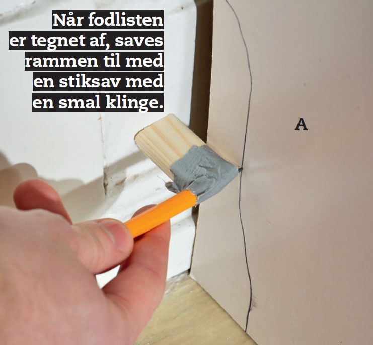 Radiatorskjuler: Pas skjuleren til ind mod fodliste og væg.
