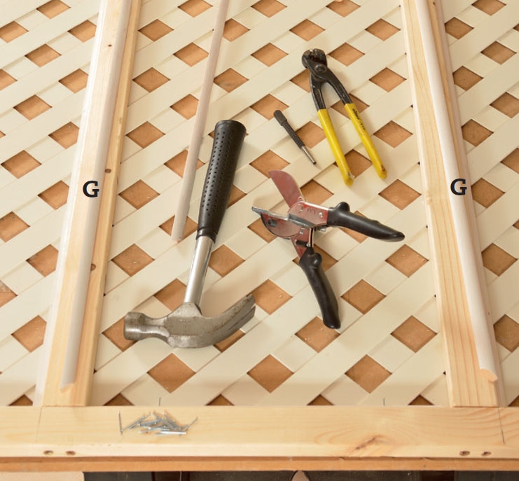 Radiatorskjuler: Sett fast kvartstafflister (G og H) på forsiden av rammen.