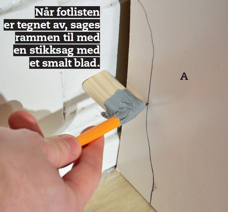 Radiatorskjuler: Tilpass skjuleren mot fotlisten og veggen.