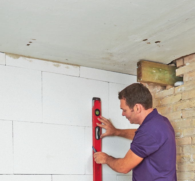 Kellarin eristäminen: Merkitse kaapeleiden paikat.