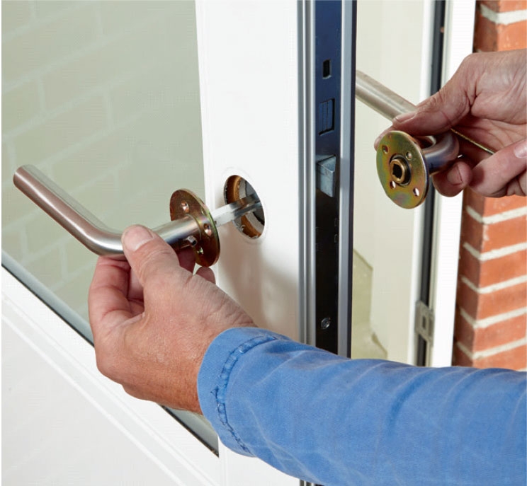 Skift dørhåndtag i hoveddør