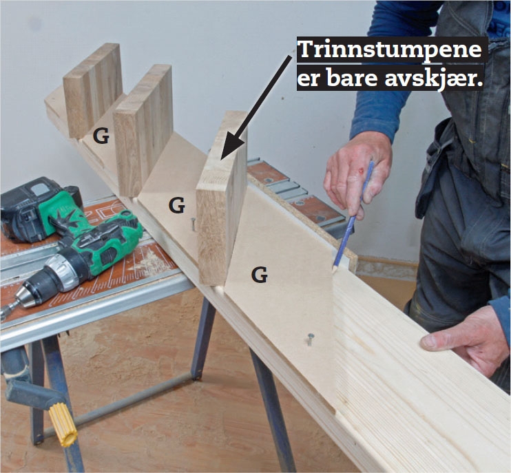 Bygge trapp: Plasser skiftvis et trinnstykke og en sideplate på vangen