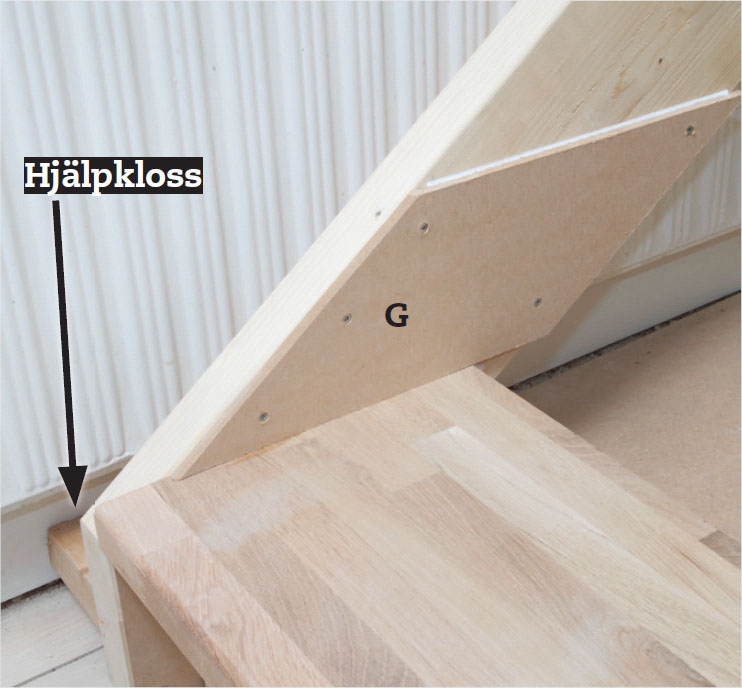 Bygga trappa: Pressa fast sidobiten mot vangstycket