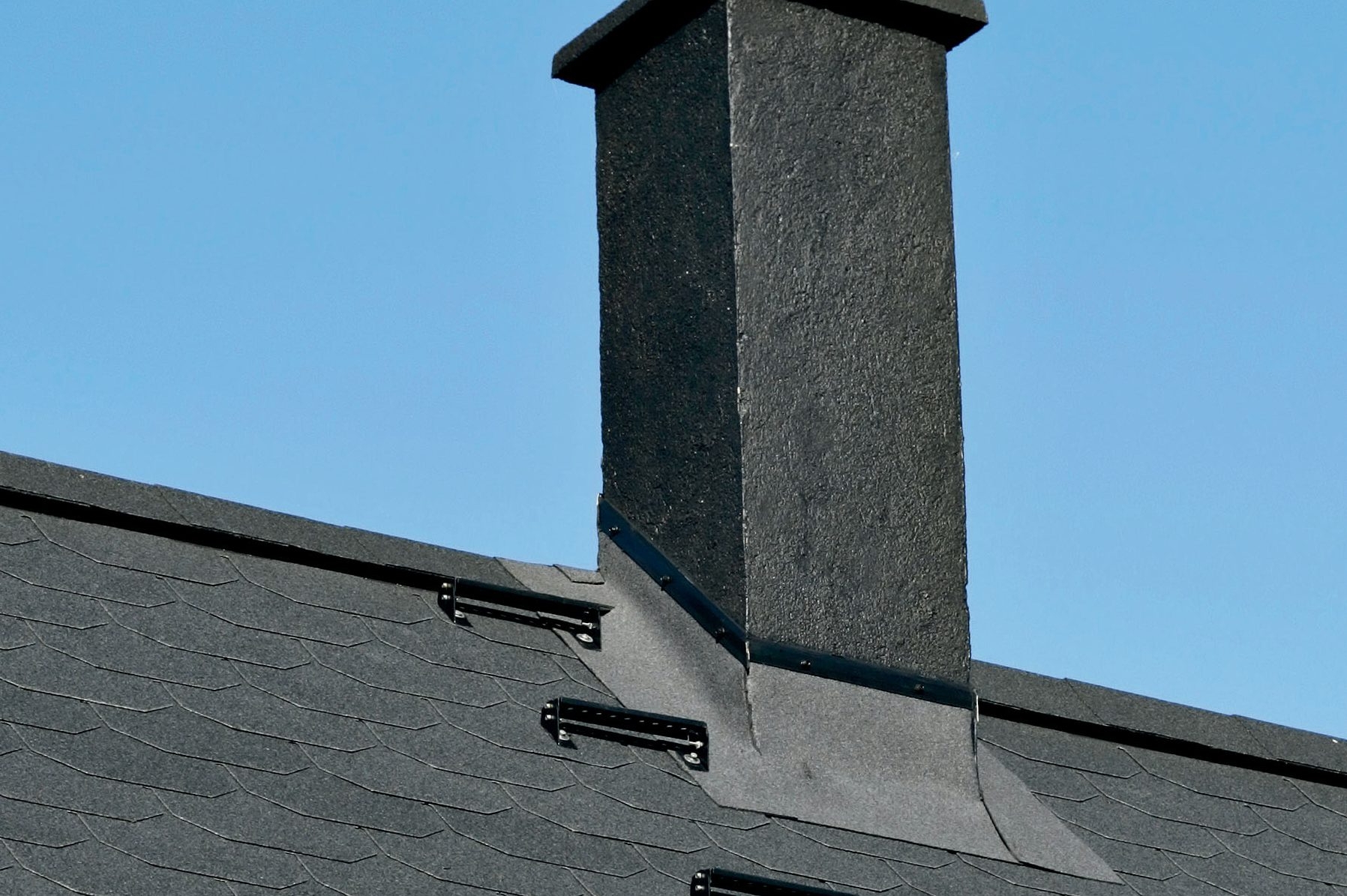 Piipun läpivienti huopakatto