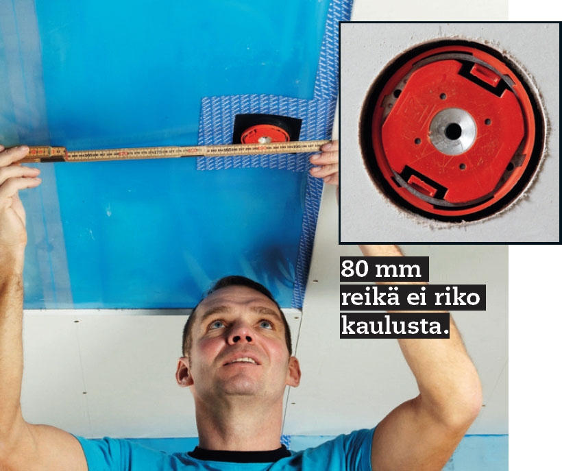 Kipsilevykatto: Ensimmäiseen levykerrokseen tehdään reikä rasiaa varten