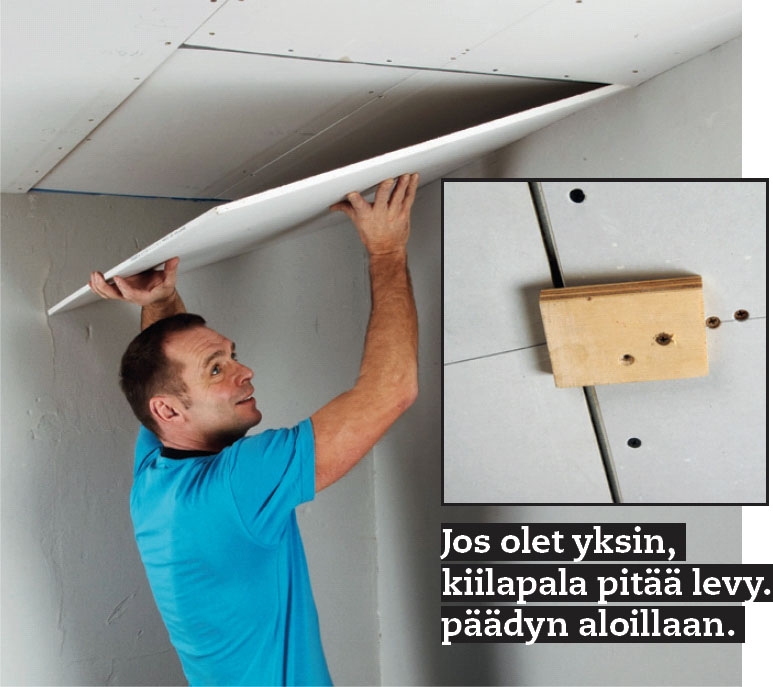 Kipsilevykatto: Uloimmat levyt nostetaan ensin seinää vasten