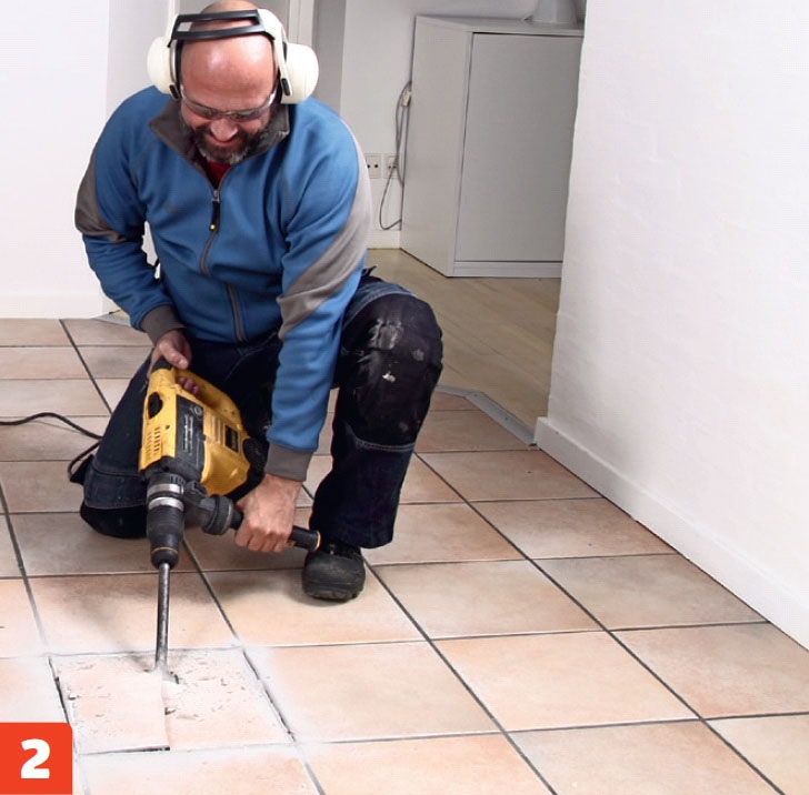 Poista laatta piikkausvasaralla