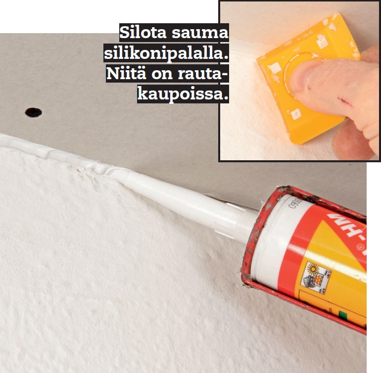 Kipsilevy kattoon: Täytä seinän vastainen rako akryylisaumamassalla