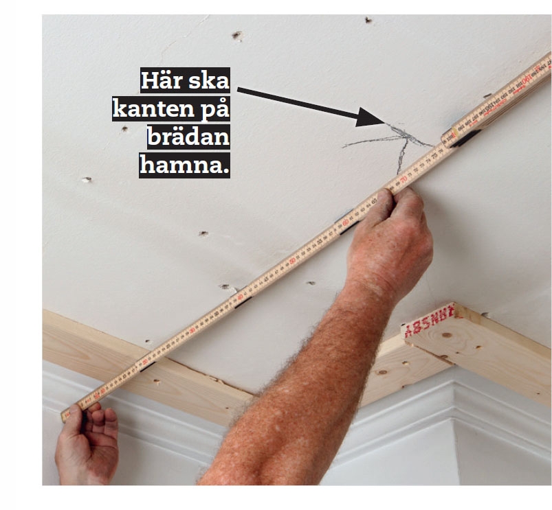 Gipsskivor tak: Mät från väggen till kanten på den första brädan