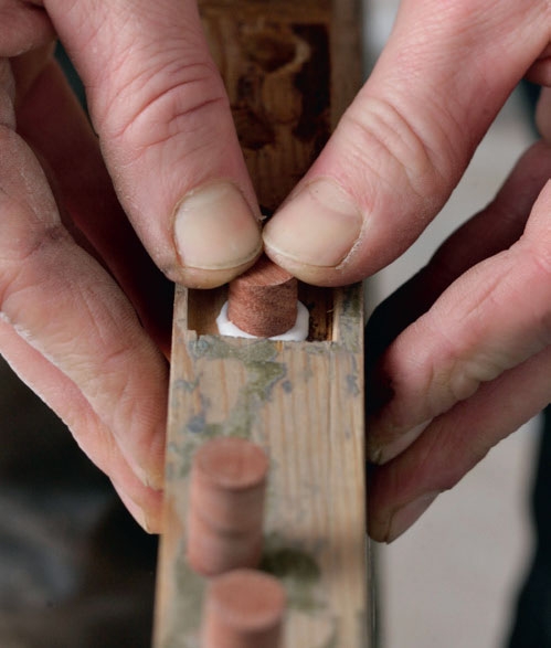 Reparera skruvhål i trä