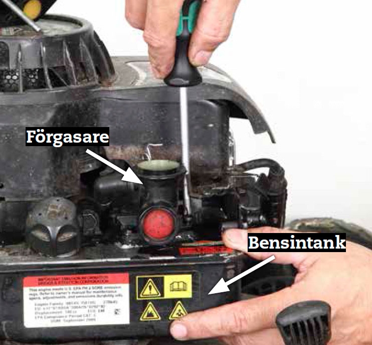 Förgasaren och bensintanken