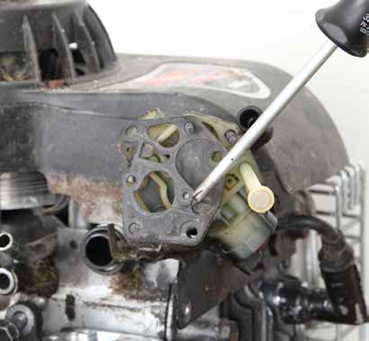 Trekk forgasseren løs, og snu den rundt