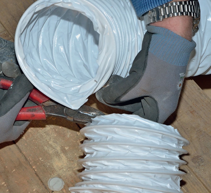 Isolasjon ventilasjonsrør: Klipp over ståltråden i slangen