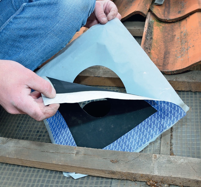 Isolasjon ventilasjonsrør: Fjern baksidefolien