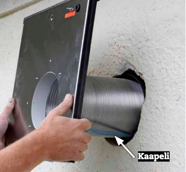 Hiljainen liesituuletin: Irrota moottorin takalevy ja työnnä putki ja kaapeli reikään