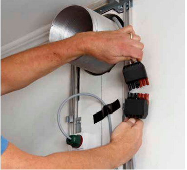 Hiljainen liesituuletin: Yhdistä kaapelit niin