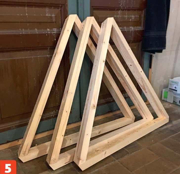 Byg Dome drivhus: De tre første trekanter er bygget