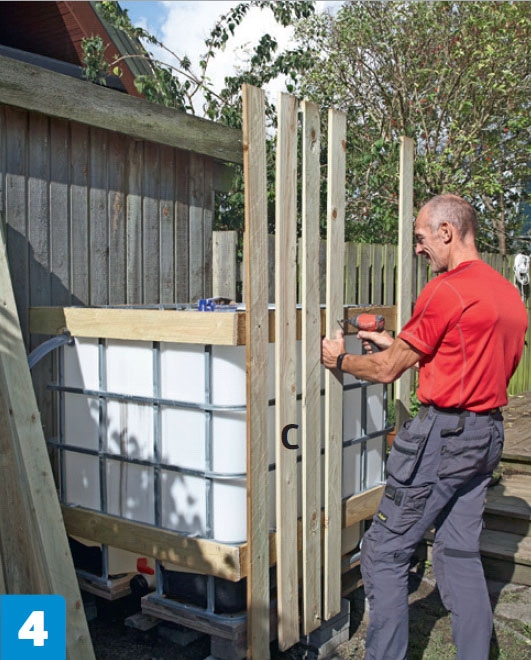 Sadevesiastia hanalla