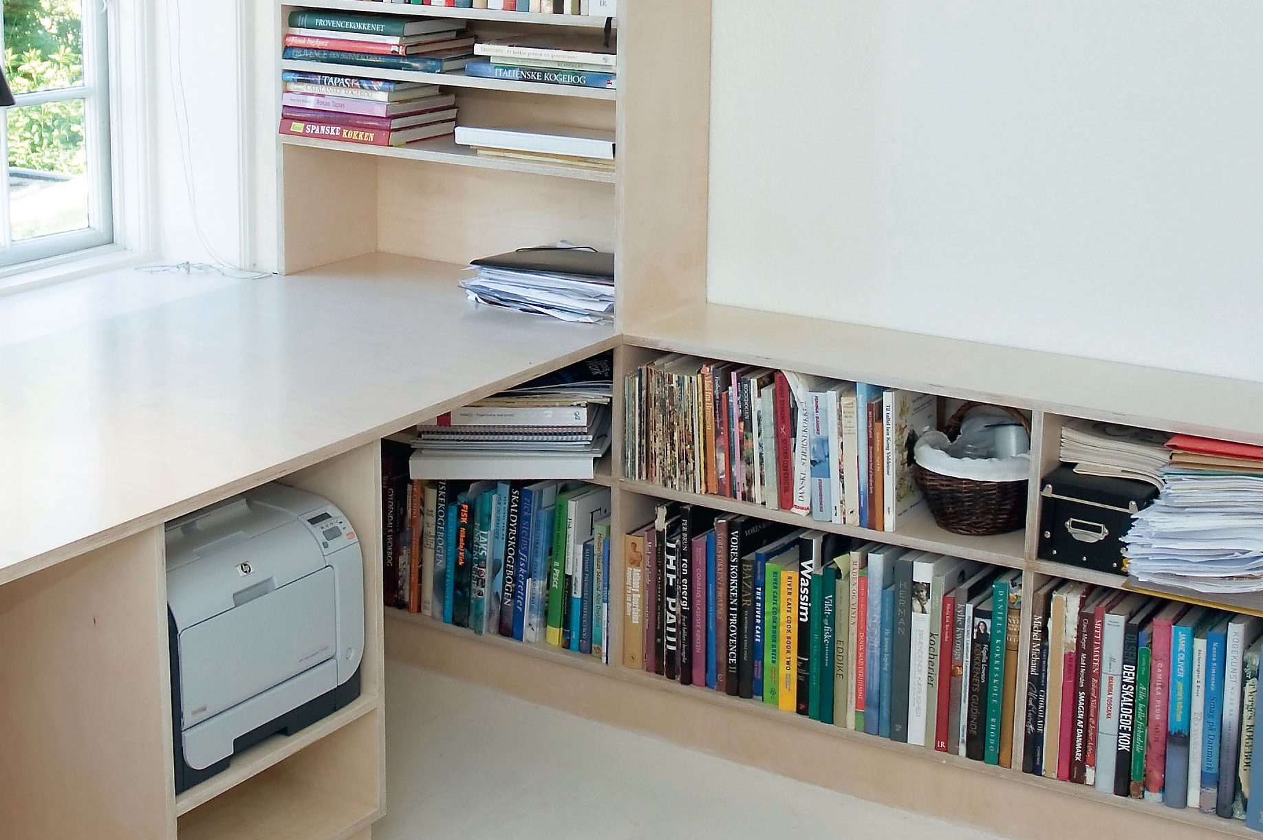 Behandling af krydsfiner indendørs