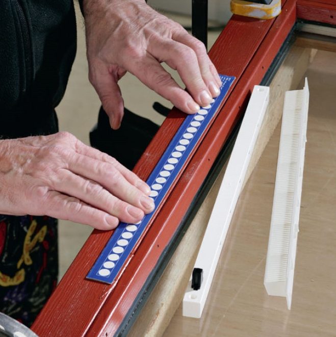 Spalteventil: Sæt boreskabelonen fast på rammen