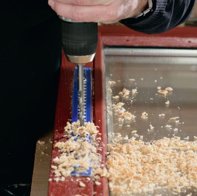 Spalteventil: Bor huller til spalteventilen med et 10 mm bor