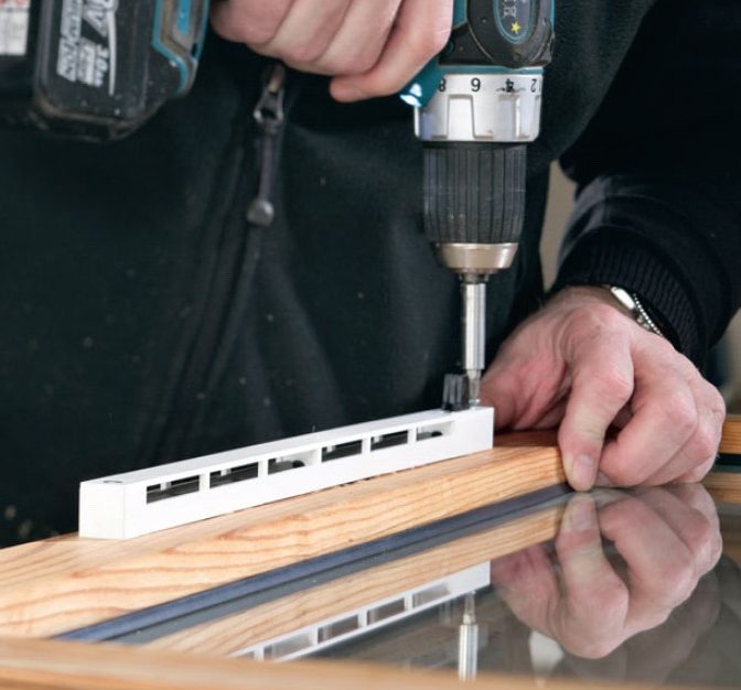 Spaltventil: Den invändiga delen av spaltventilen fästs.