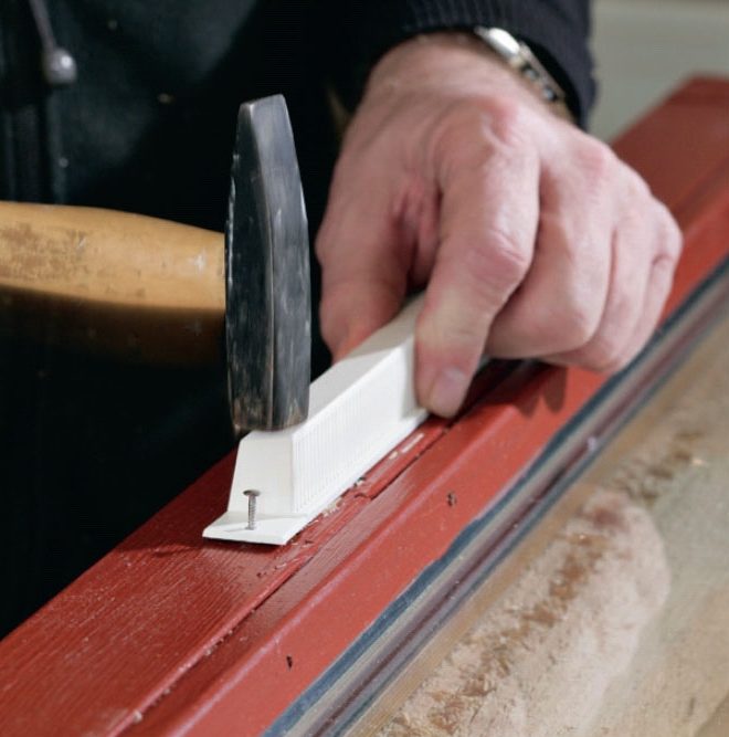 Tuuletusventtiili: Kiinnitä venttiilin ulkopuolinen osa