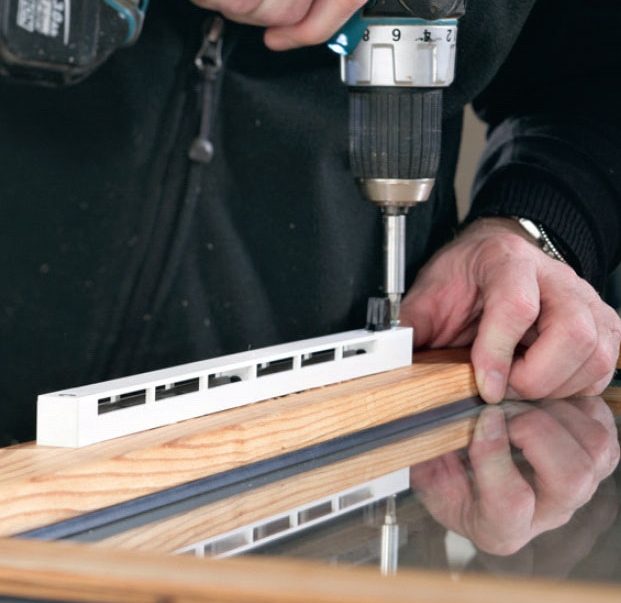 Tuuletusventtiili: Kiinnitä tuuletusventtiilin sisäpuoli