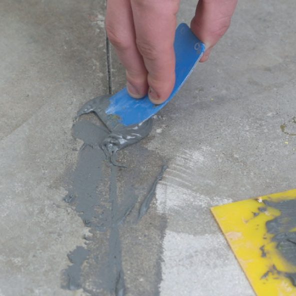 Betonggolv: Små sprickor kan fyllas med kemisk metall