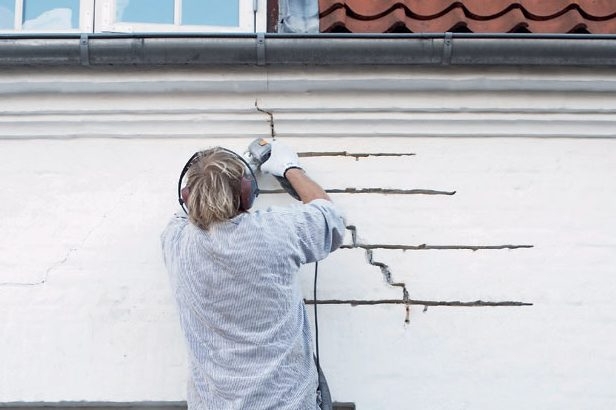 Därför spricker en tegelvägg