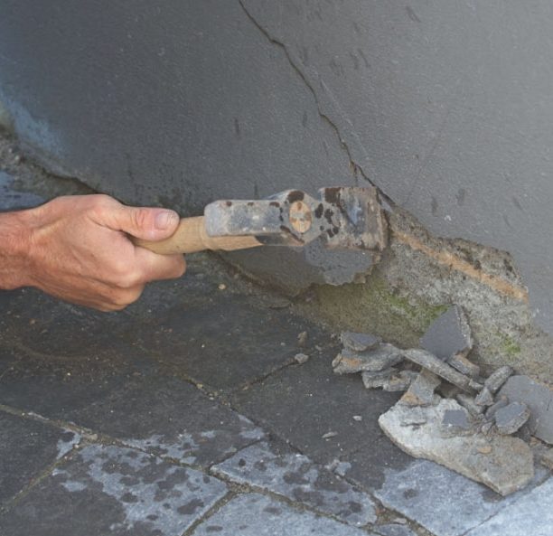 Sprekker i løs puss: All løs puss bankes av