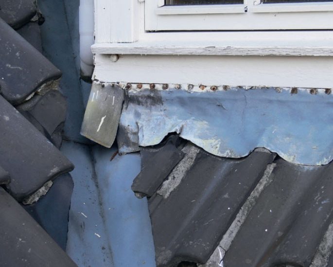 Sprekker i inndekninger er kritiske