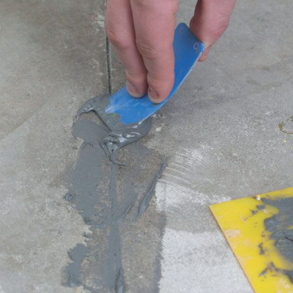 Betonggulv: Små sprekker kan tettes med kjemisk metall