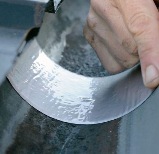 Utette takrenner: En egen lapp tetter større sprekker