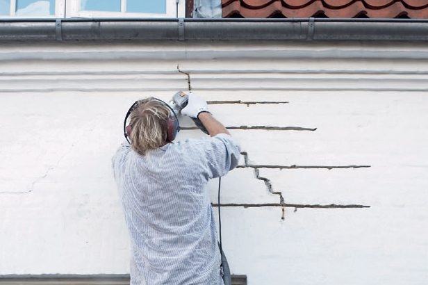 Derfor sprekker murverket