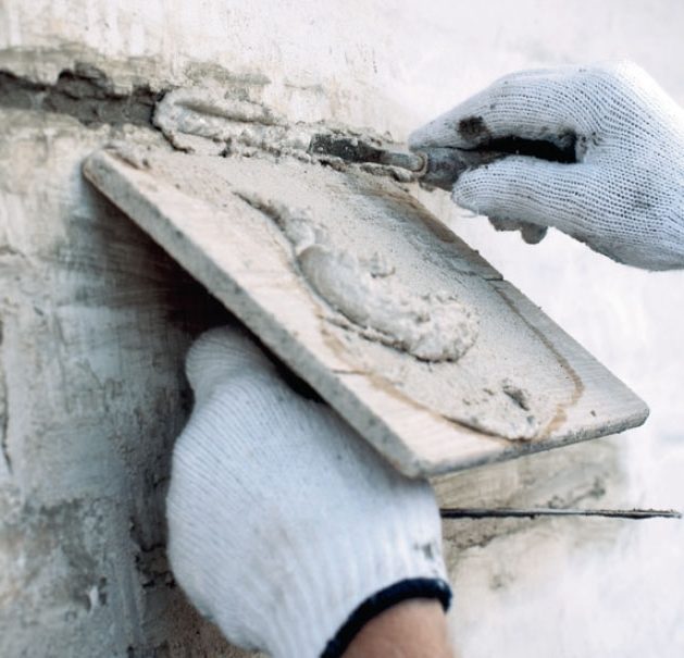 Tiiliseinän halkeamat: Täystä saumat seinään sopivalla laastilla