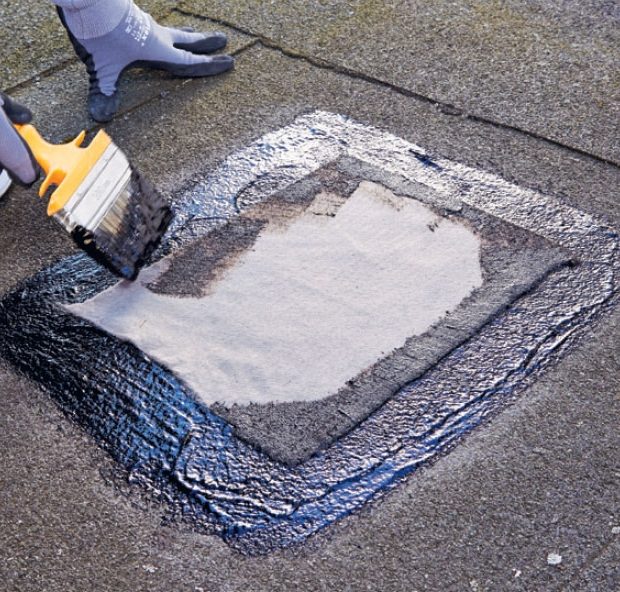 Kattohuovan halkeamat ja reiät: Kiinnitä paikka