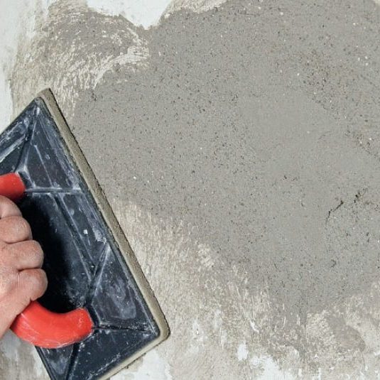 Halkeamat sisärappauksissa: Silota korjaus