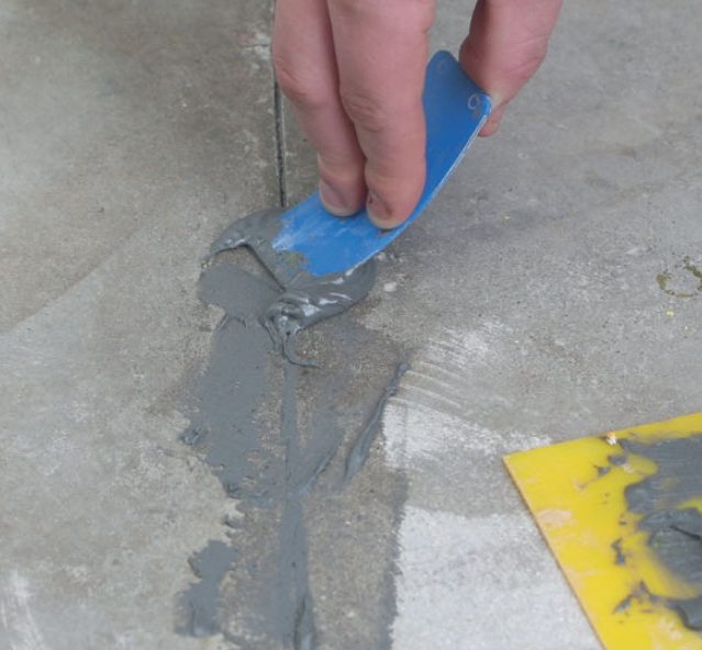 Revner i betongulv: Små revner kan lukkes med kemisk metal