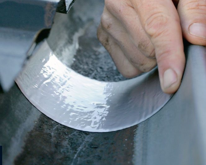 Revner i tagrende: En særlig pap lukker større revner