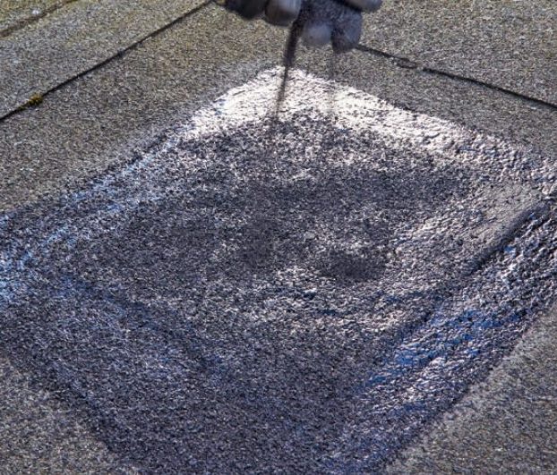 Revner i tagpap: Området dækkes af skiffergranulat