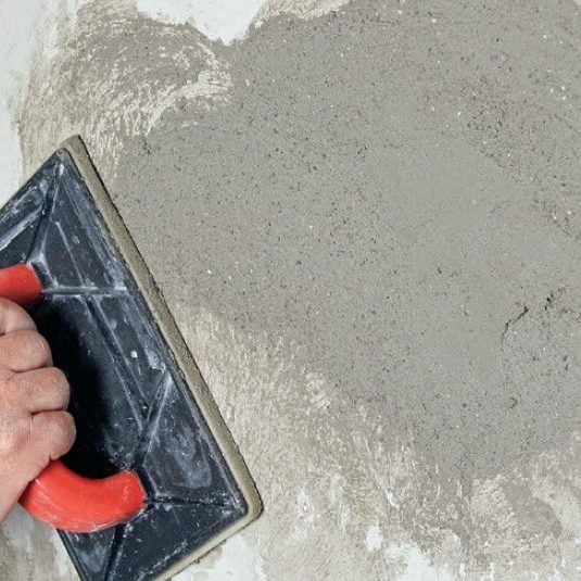 Revner i løs puds: Træk reparationen glat