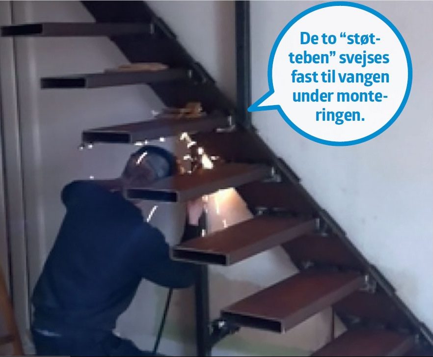 Svævende trapper: Et andet “støtteben” bliver svejset fast under vangen