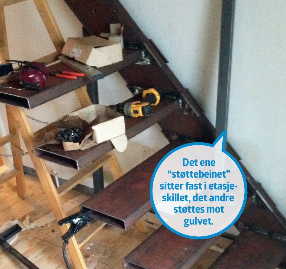 Svevende trapp: Et “støttebein” av firkantrør