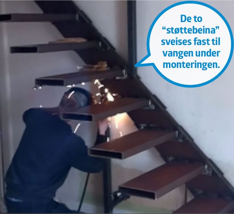 Svevende trapp: Et annet “støttebein” blir sveiset fast under vangen