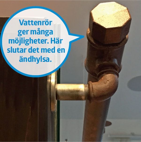 Svävande trappa: Räcket är byggt av vattenrör