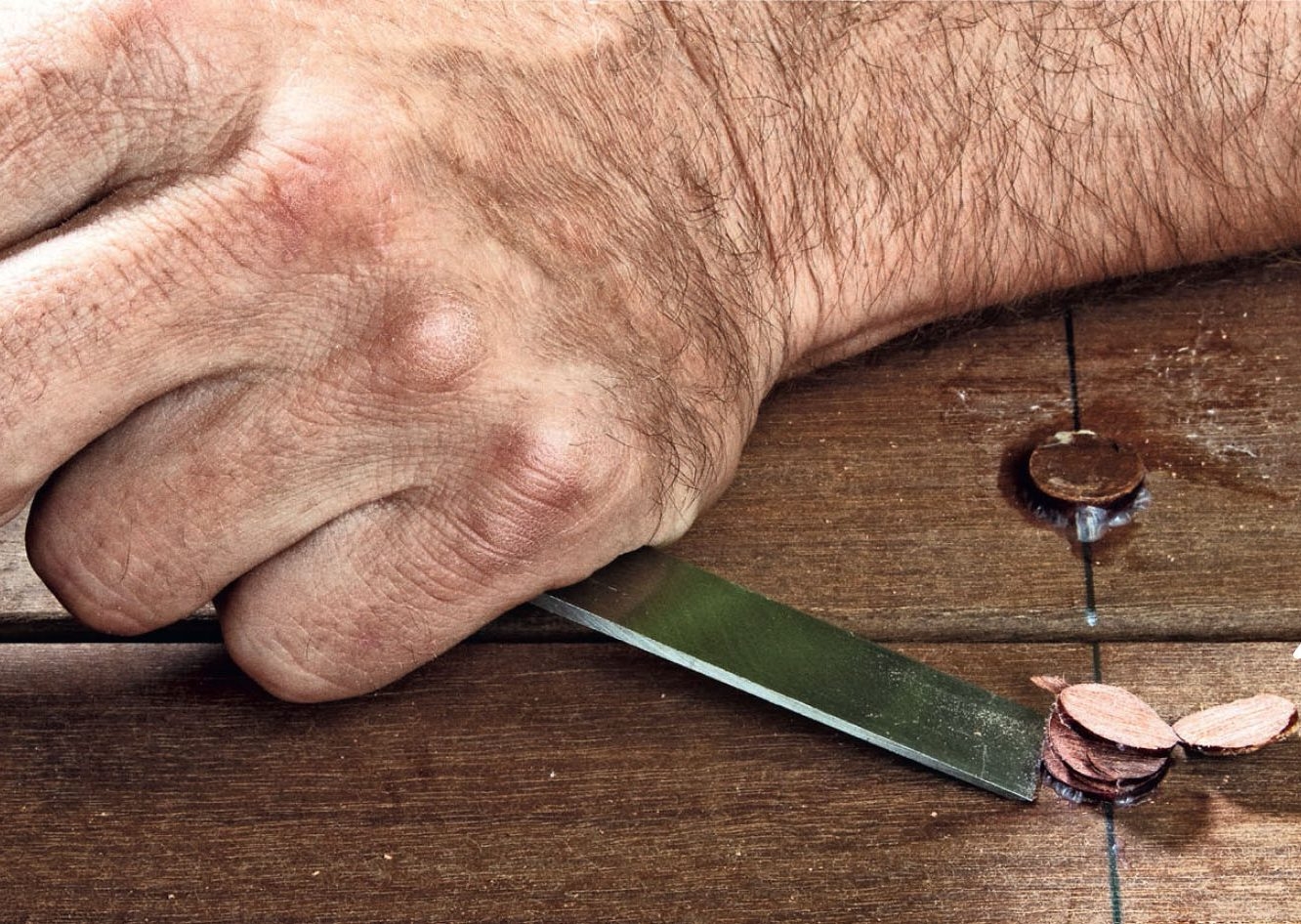 Terassilaudan piilokiinnitys puutulpeilla