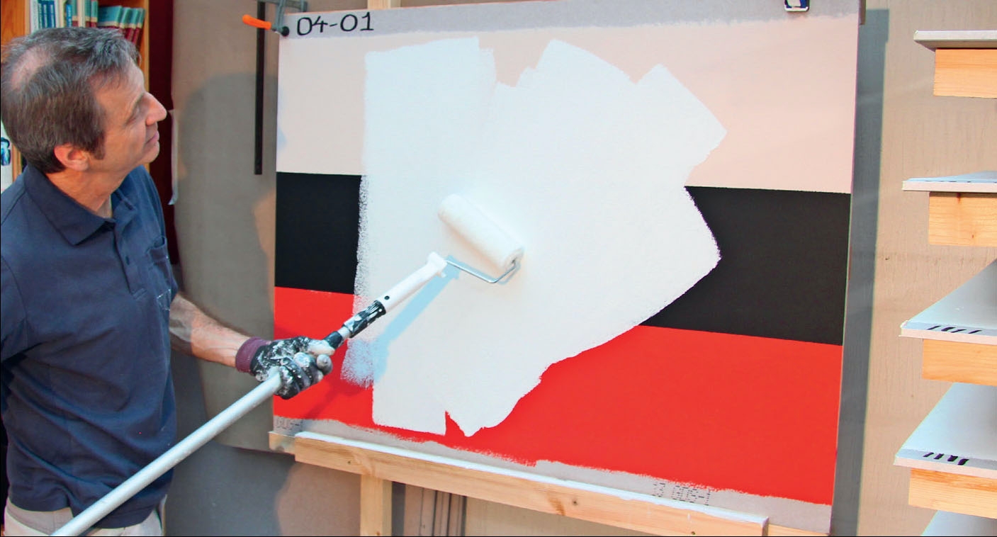 Testilevyn maalaaminen valkoisella seinämaalilla