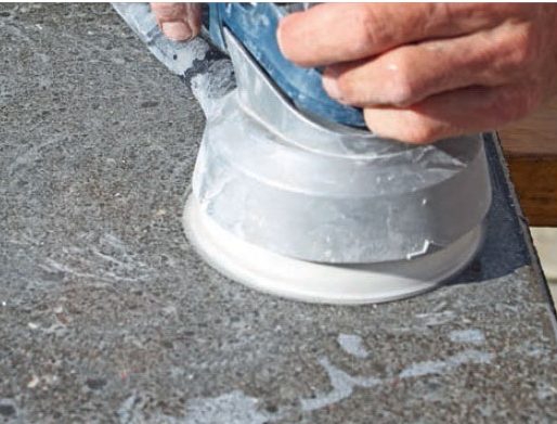 Stærke betonoverflader: Sådan beskytter du effektivt