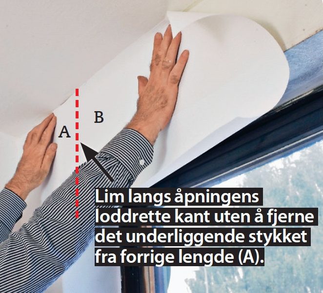 Tapetsere hjørner: Lim opp en lengde langs taket